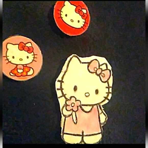 Hello Kitty magnet bundle - Picture 2 of 3